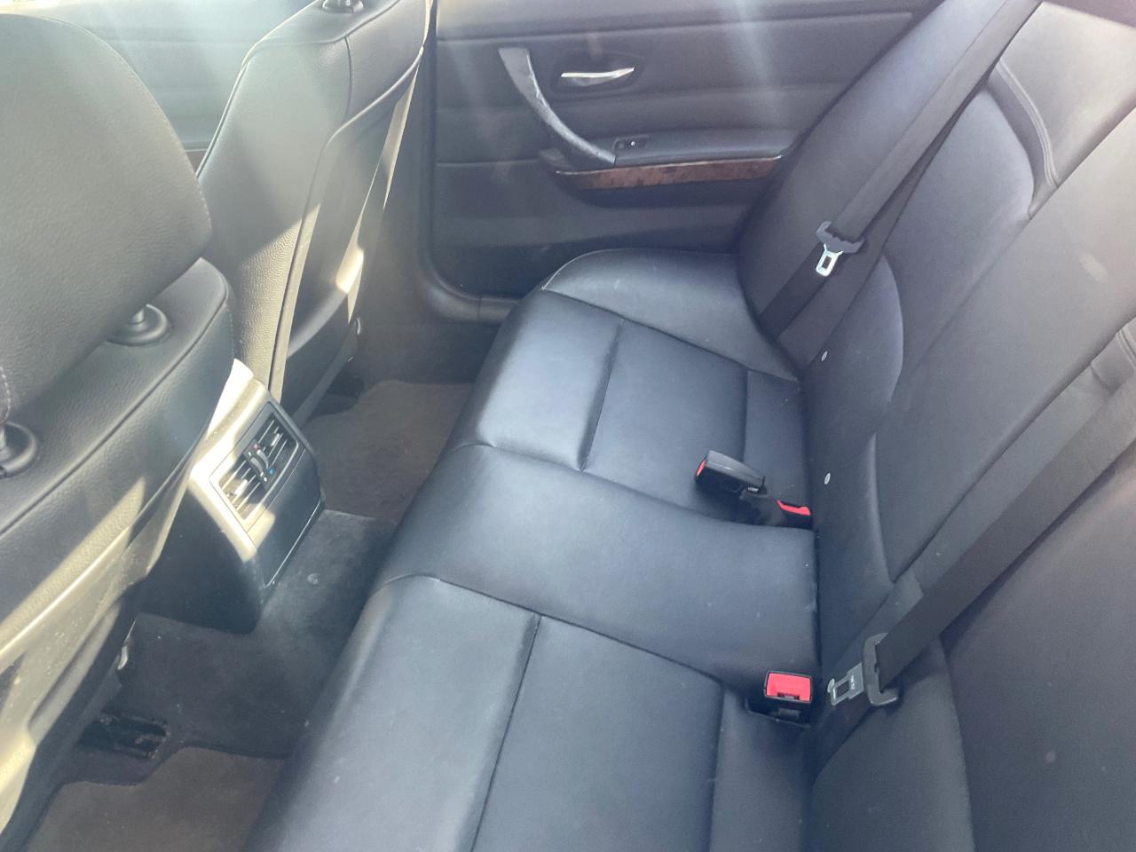 BMW 3 Series 4dr Sdn 328i xDrive AWD 2011