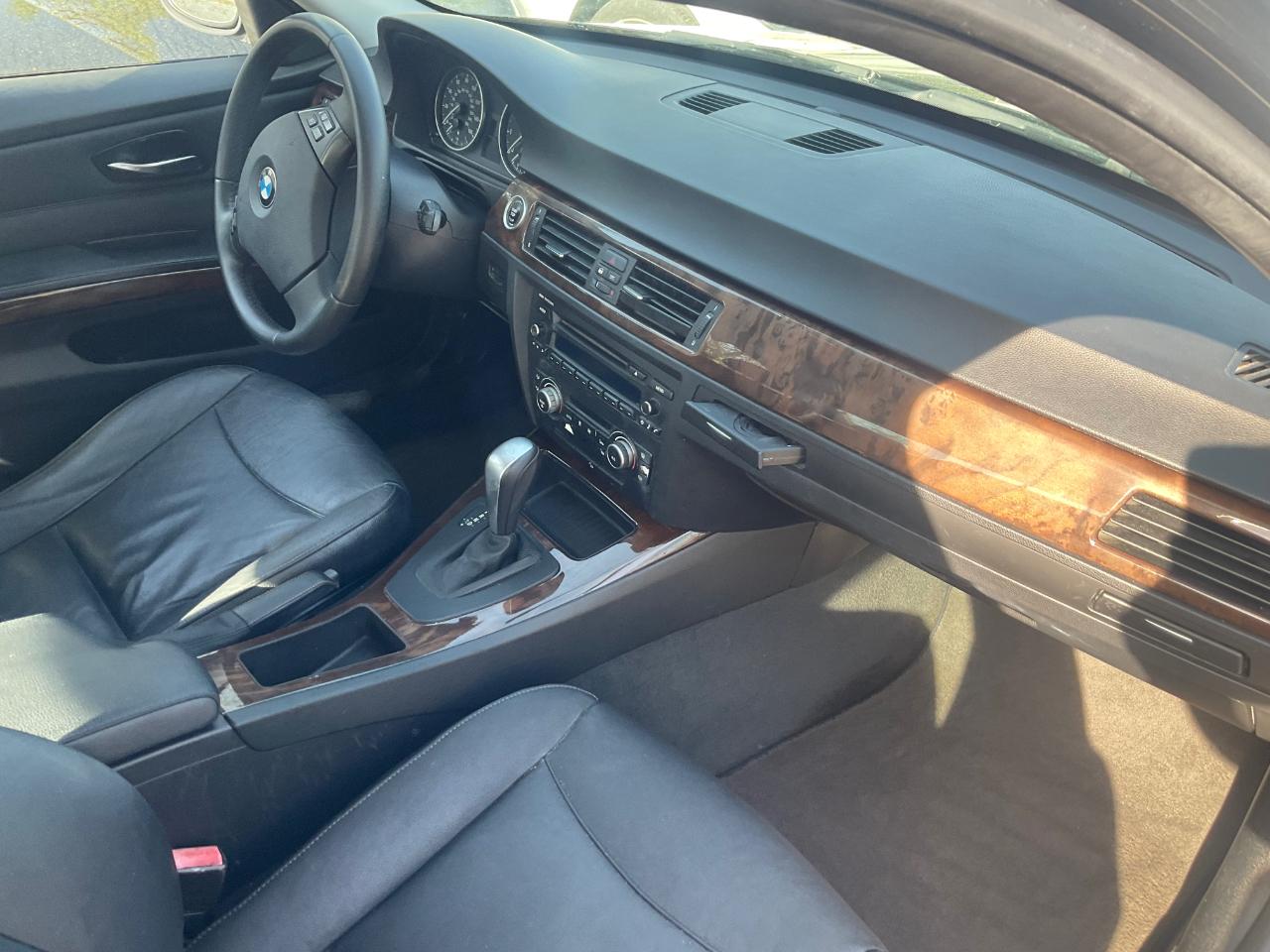 BMW 3 Series 4dr Sdn 328i xDrive AWD 2011