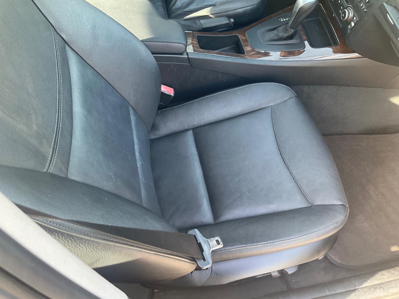 BMW 3 Series 4dr Sdn 328i xDrive AWD 2011