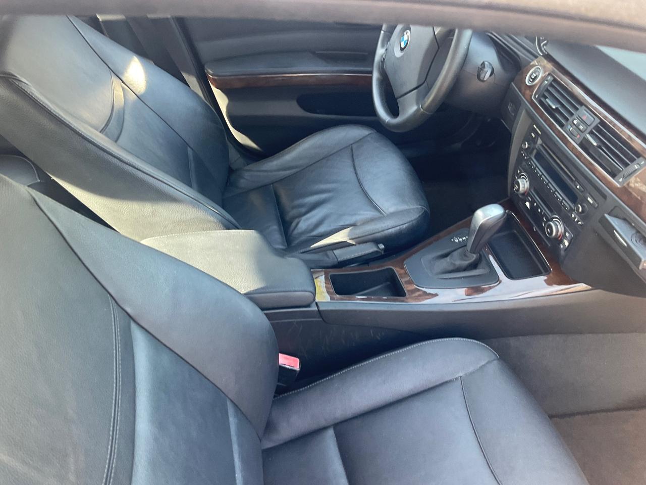 BMW 3 Series 4dr Sdn 328i xDrive AWD 2011