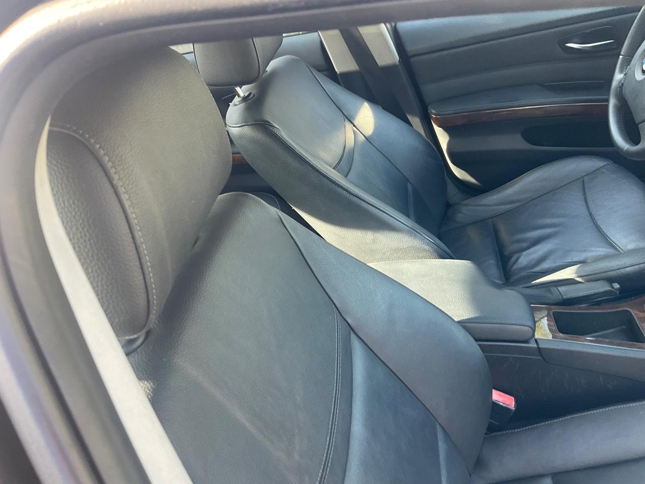 BMW 3 Series 4dr Sdn 328i xDrive AWD 2011