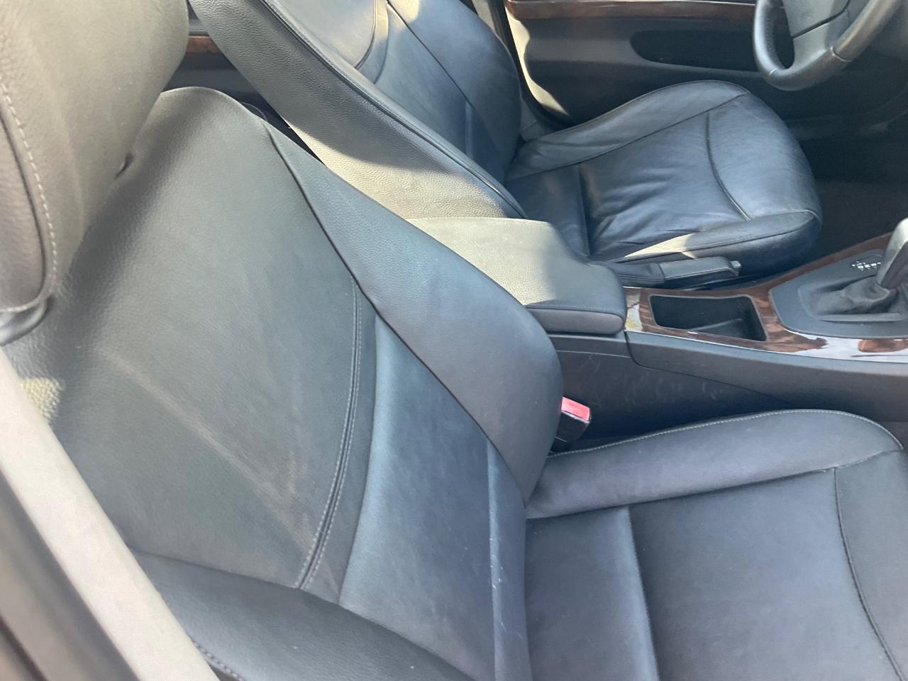 BMW 3 Series 4dr Sdn 328i xDrive AWD 2011