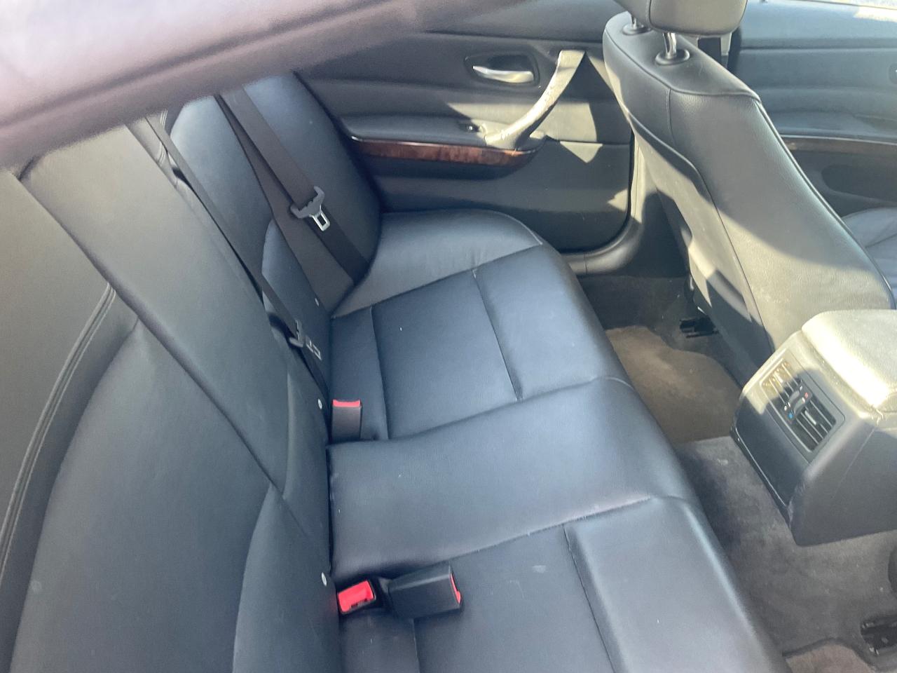 BMW 3 Series 4dr Sdn 328i xDrive AWD 2011