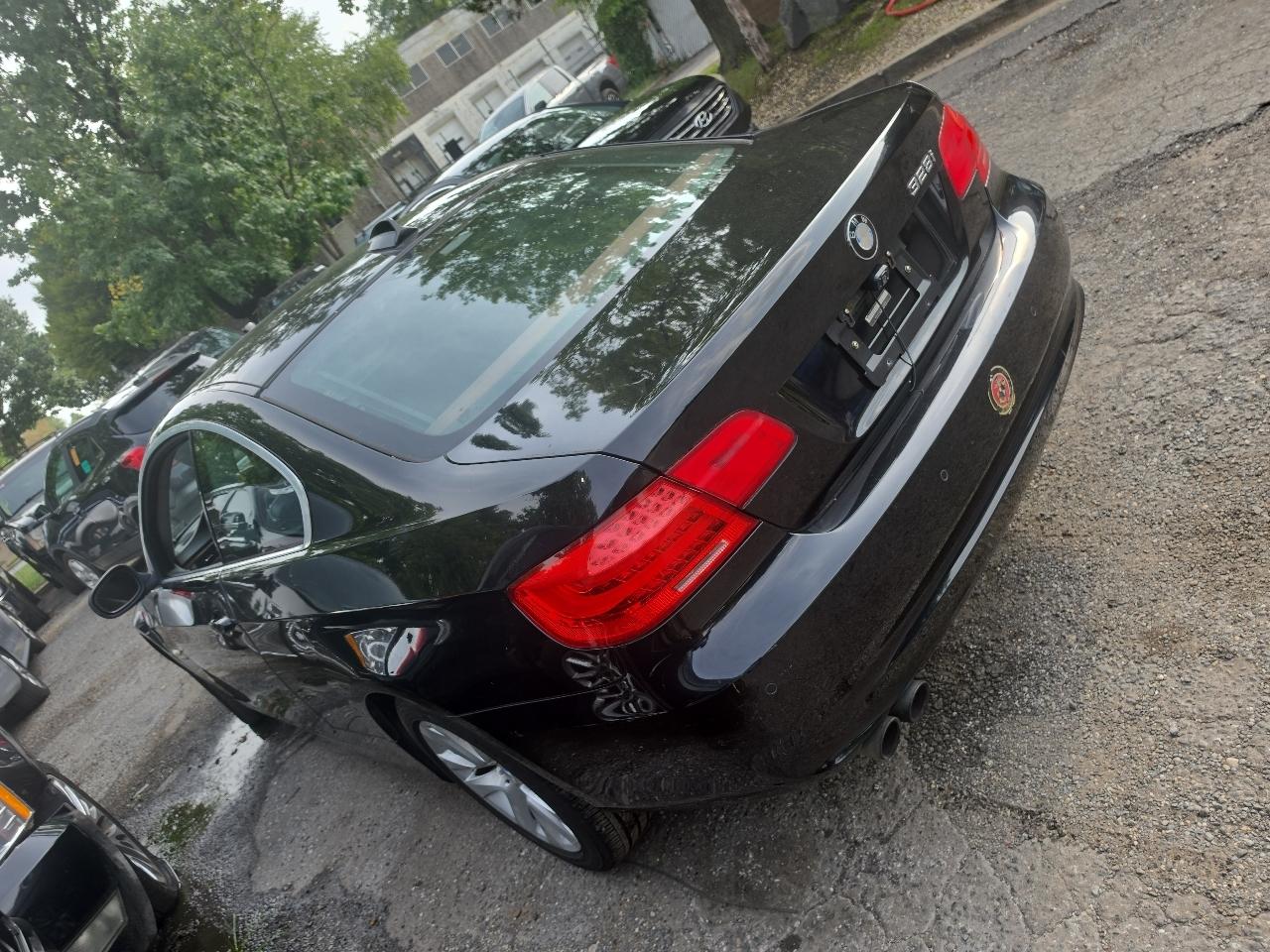 BMW 3 Series 4dr Sdn 328i xDrive AWD 2011