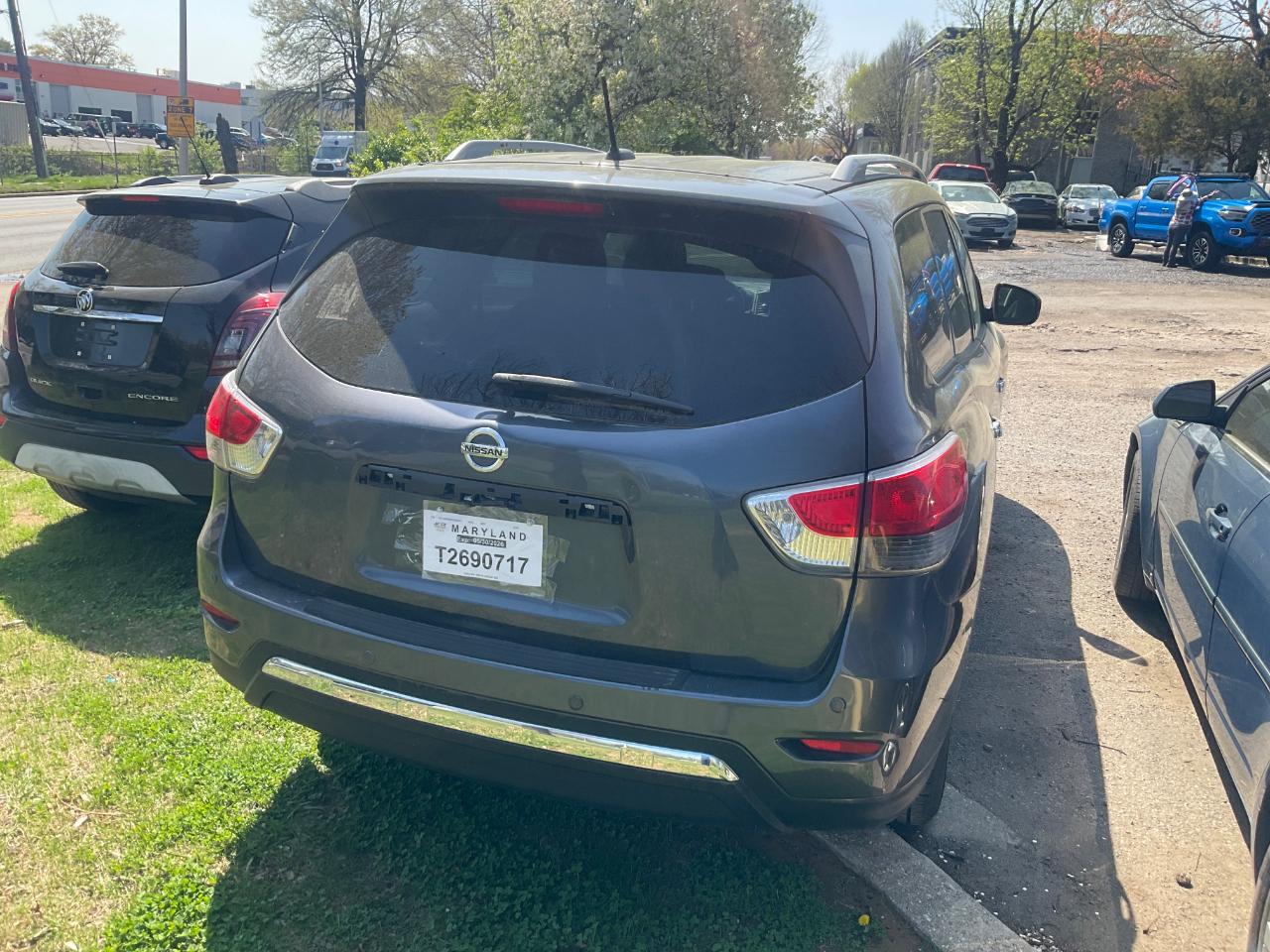 Nissan Pathfinder 2WD 4dr Platinum 2014