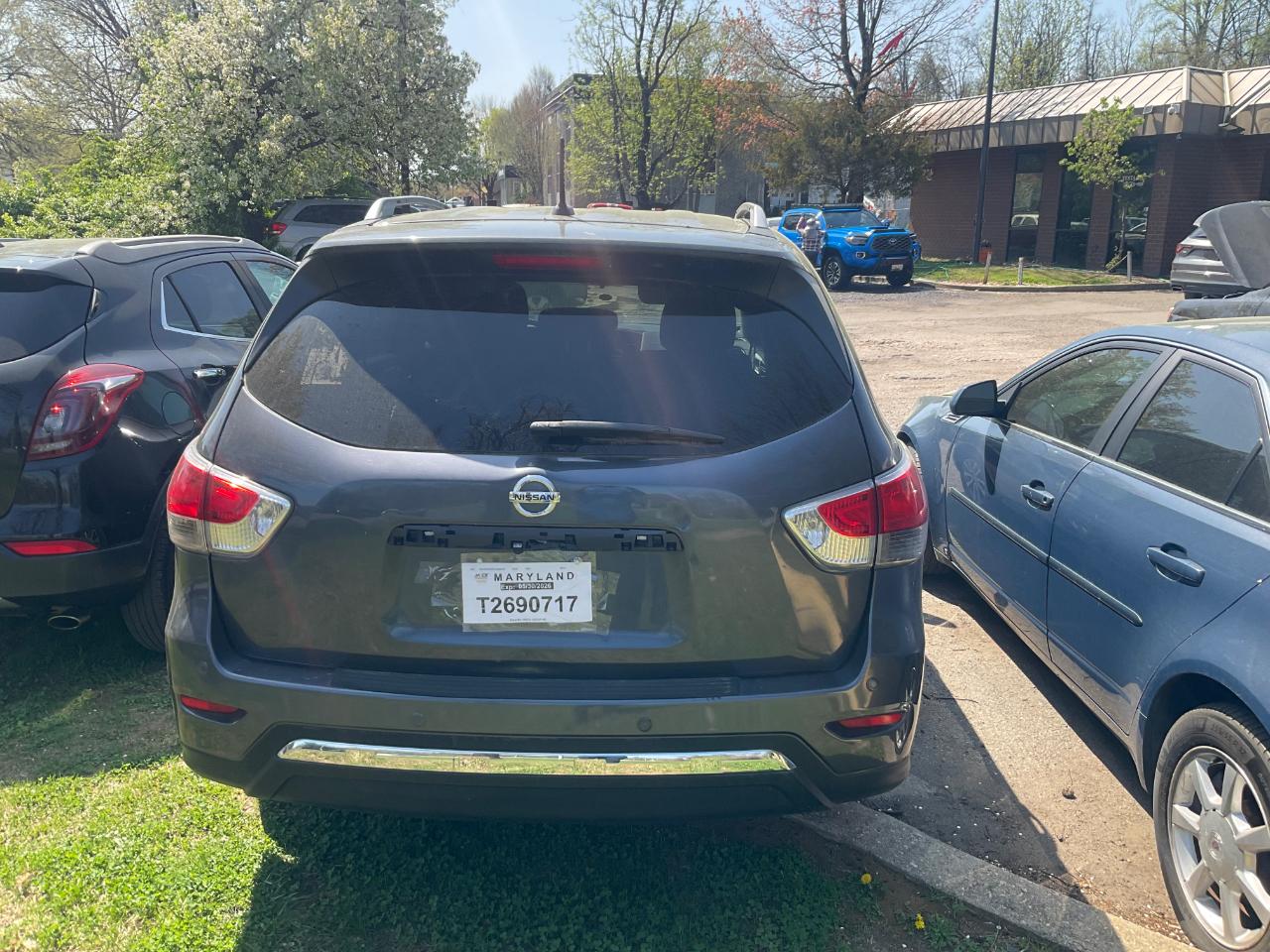 Nissan Pathfinder 2WD 4dr Platinum 2014