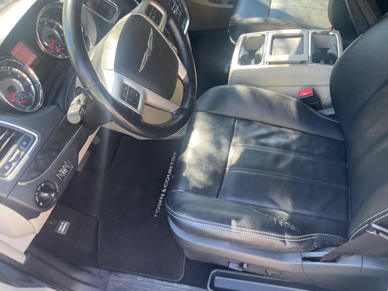 Chrysler Town & Country 4dr Wgn Touring 2014