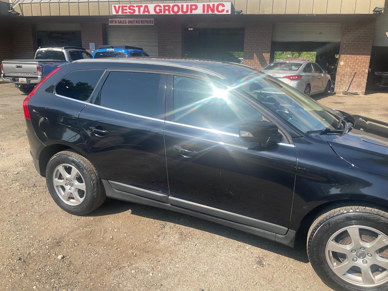 Volvo XC60 4dr 3.2L PZEV 2012