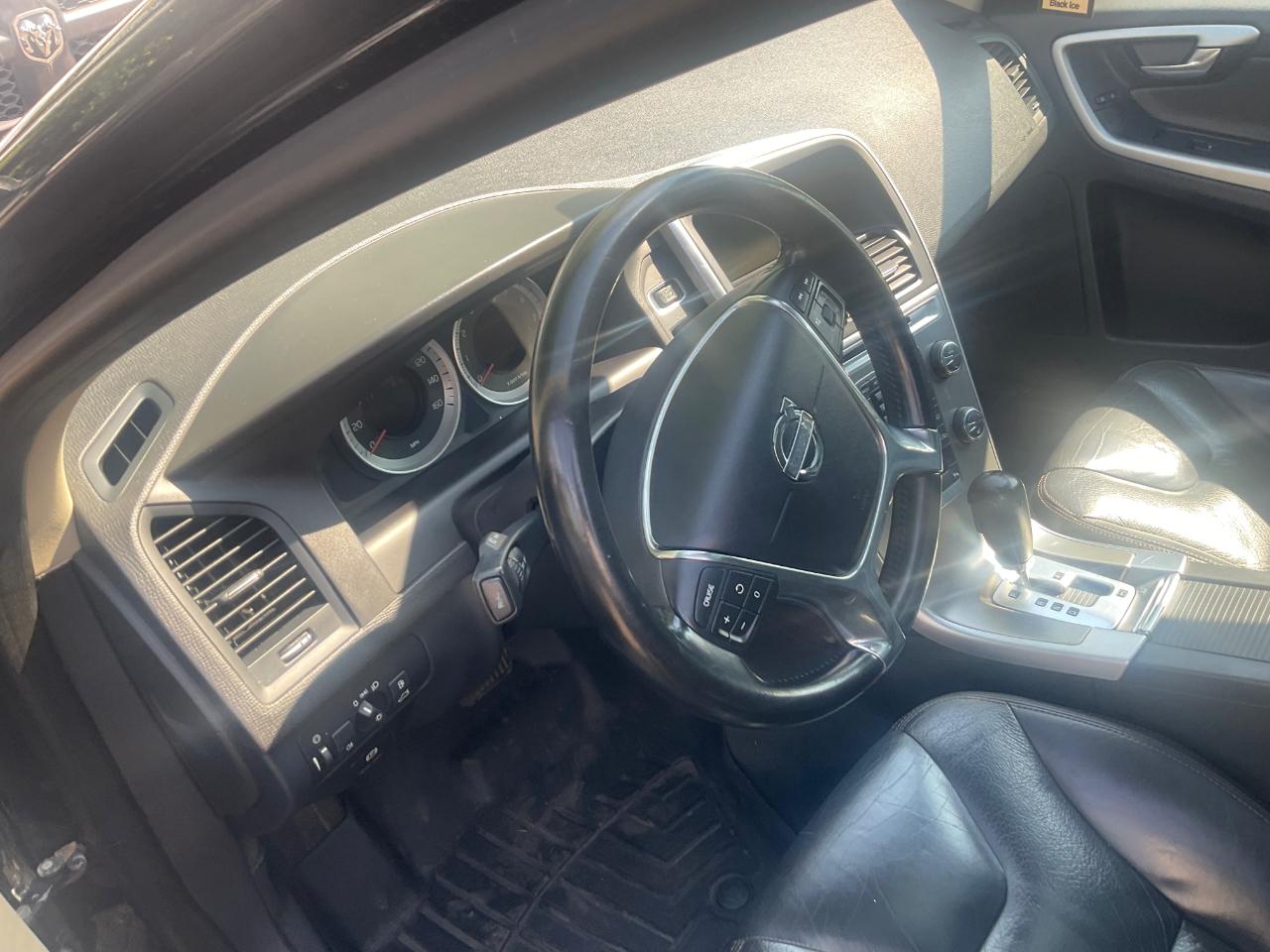 Volvo XC60 4dr 3.2L PZEV 2012