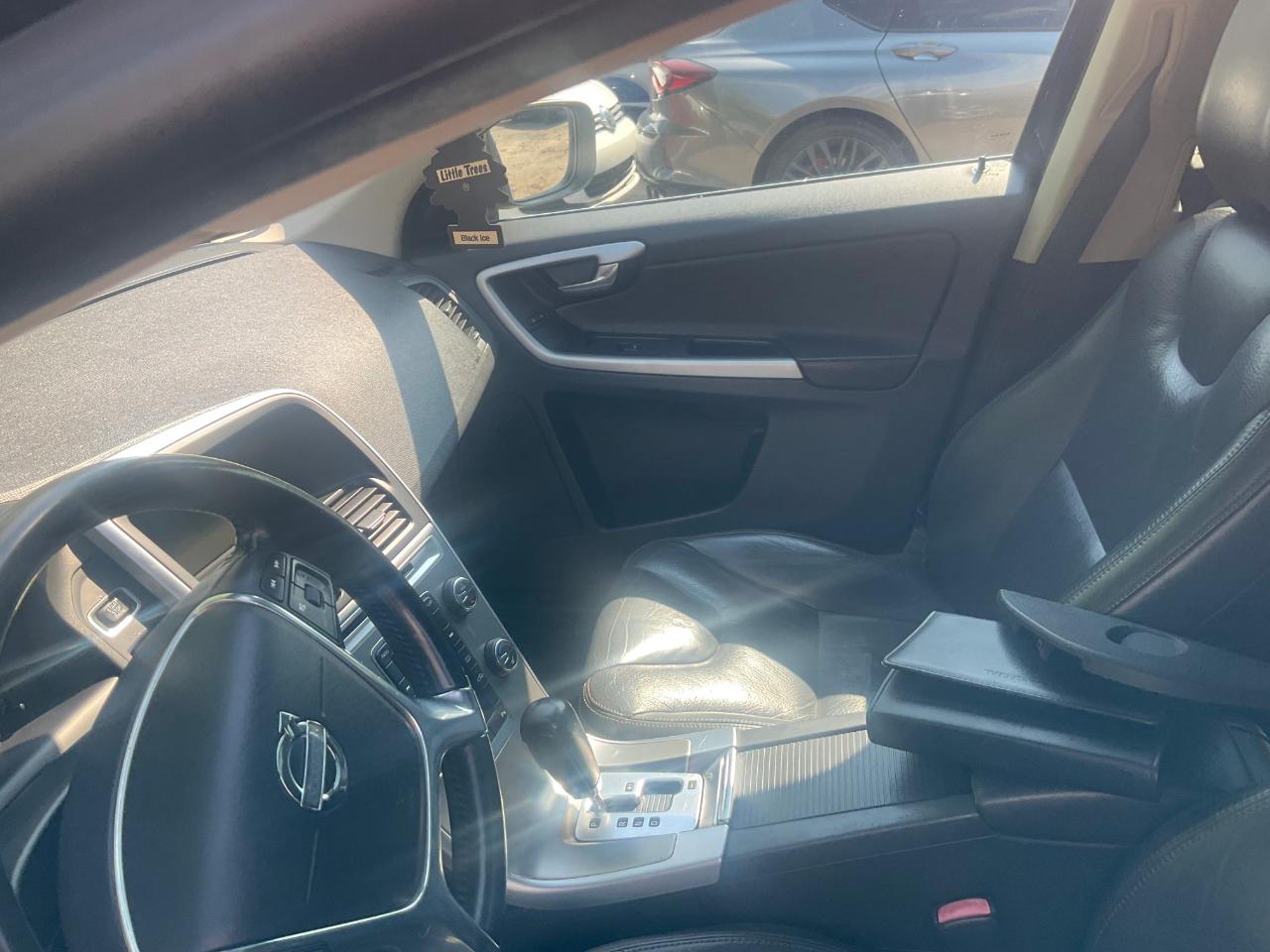 Volvo XC60 4dr 3.2L PZEV 2012