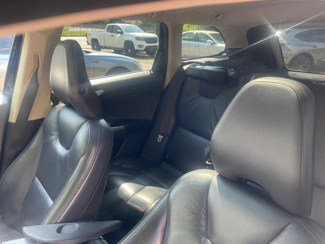 Volvo XC60 4dr 3.2L PZEV 2012