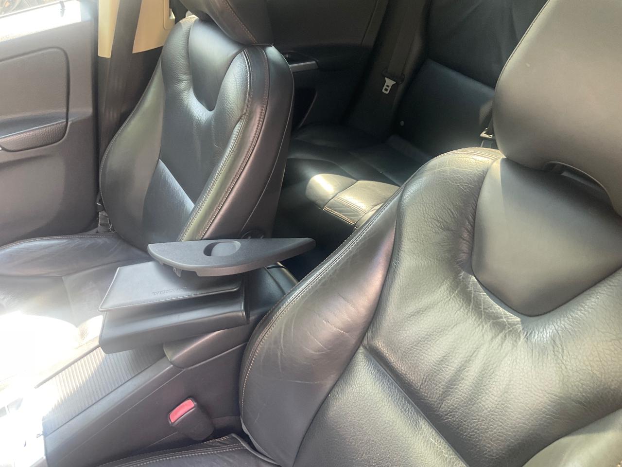 Volvo XC60 4dr 3.2L PZEV 2012