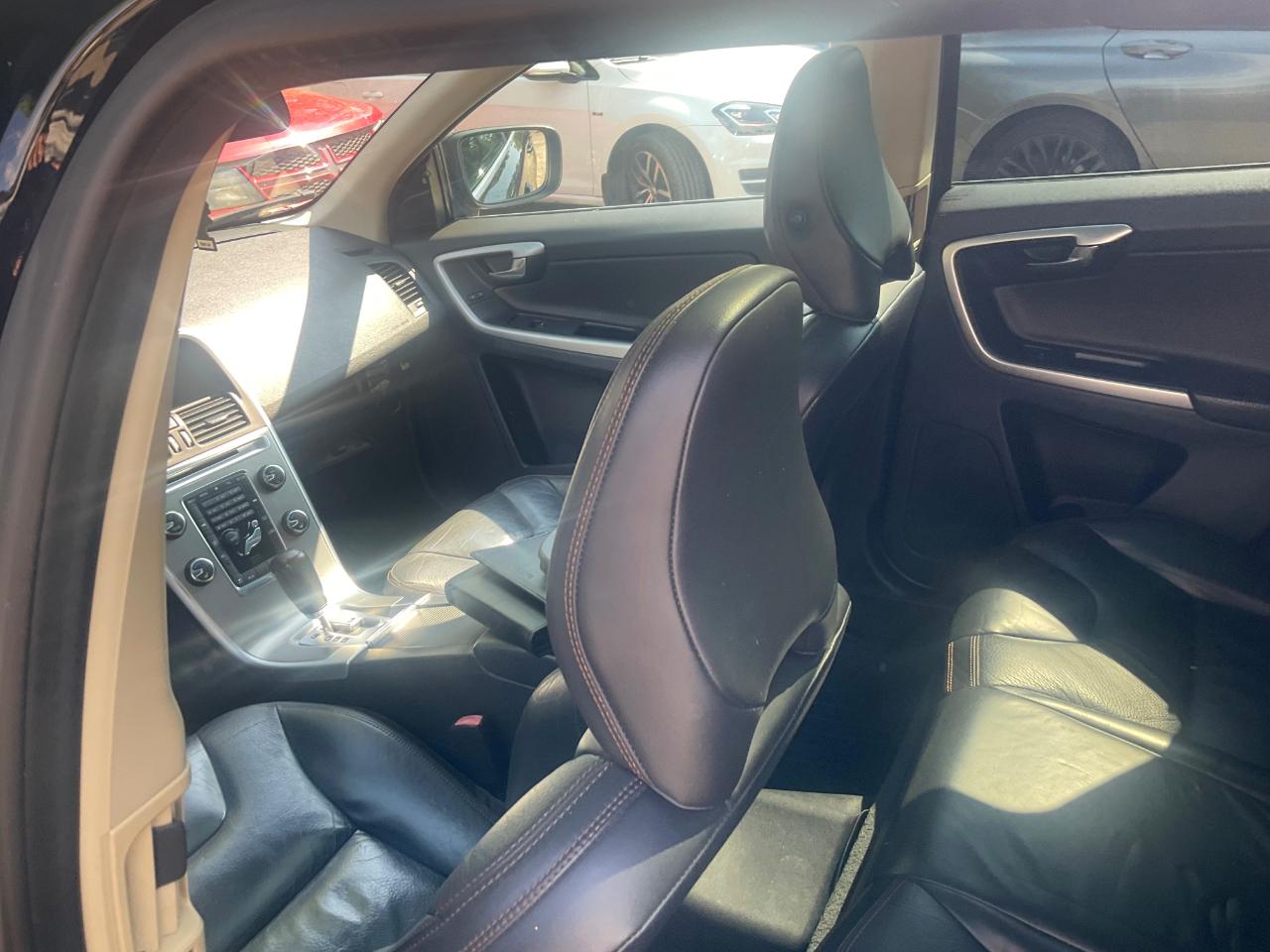 Volvo XC60 4dr 3.2L PZEV 2012