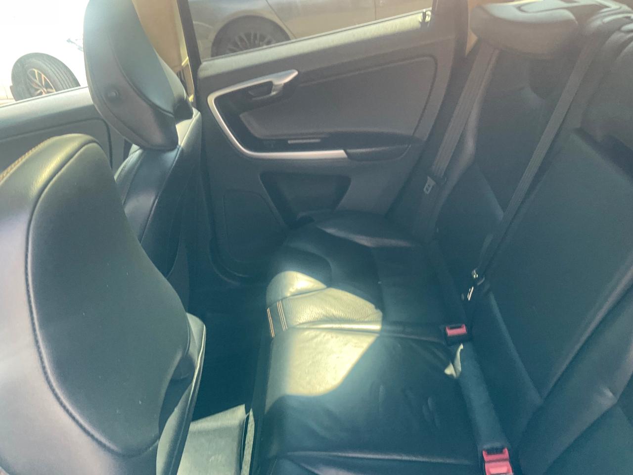 Volvo XC60 4dr 3.2L PZEV 2012