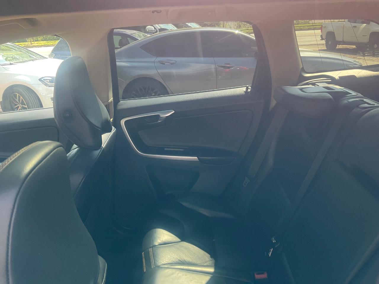 Volvo XC60 4dr 3.2L PZEV 2012