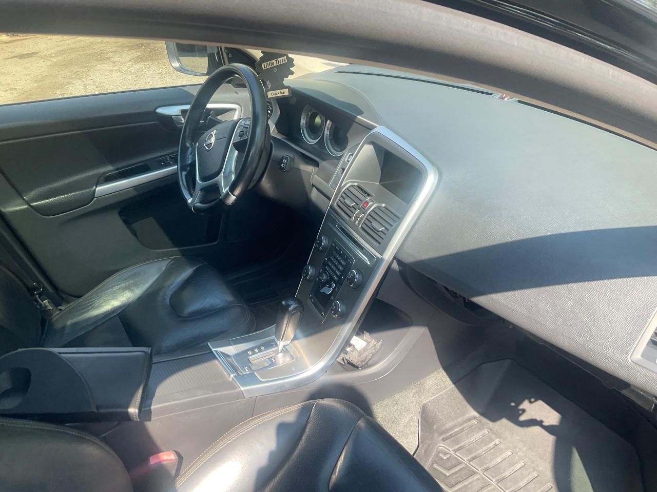 Volvo XC60 4dr 3.2L PZEV 2012