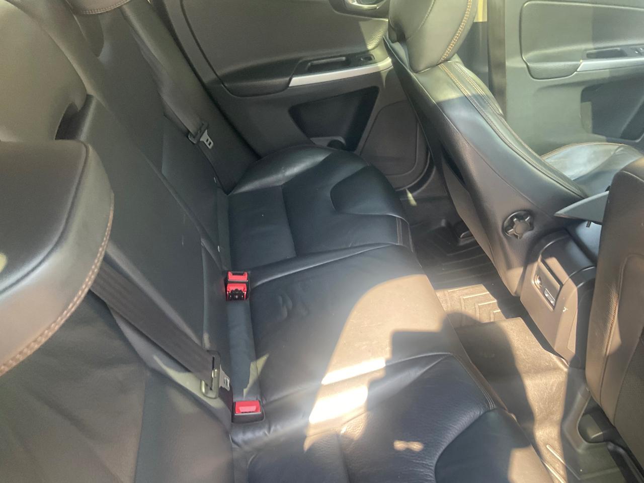 Volvo XC60 4dr 3.2L PZEV 2012