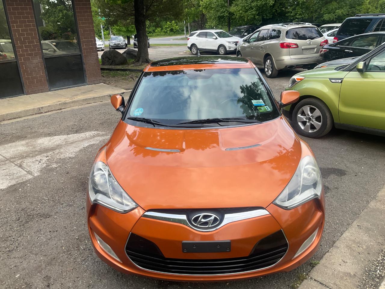 Hyundai Veloster 3dr Cpe Man w/Black Int 2012