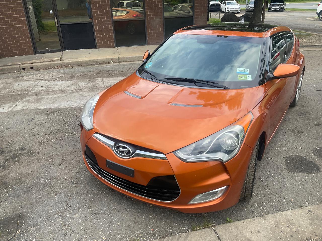 Hyundai Veloster 3dr Cpe Man w/Black Int 2012