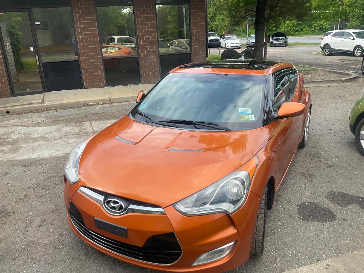 Hyundai Veloster 3dr Cpe Man w/Black Int 2012