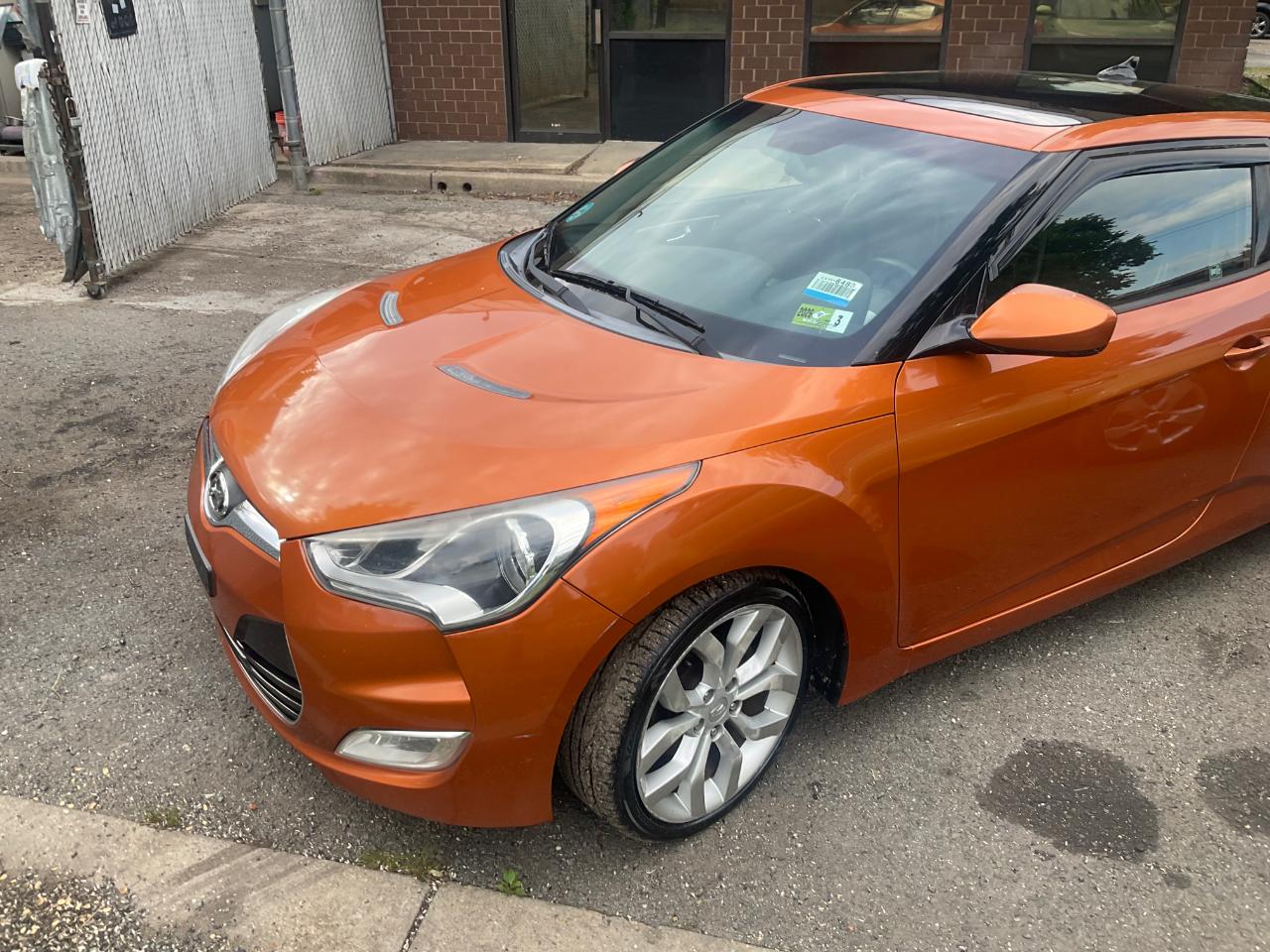 Hyundai Veloster 3dr Cpe Man w/Black Int 2012