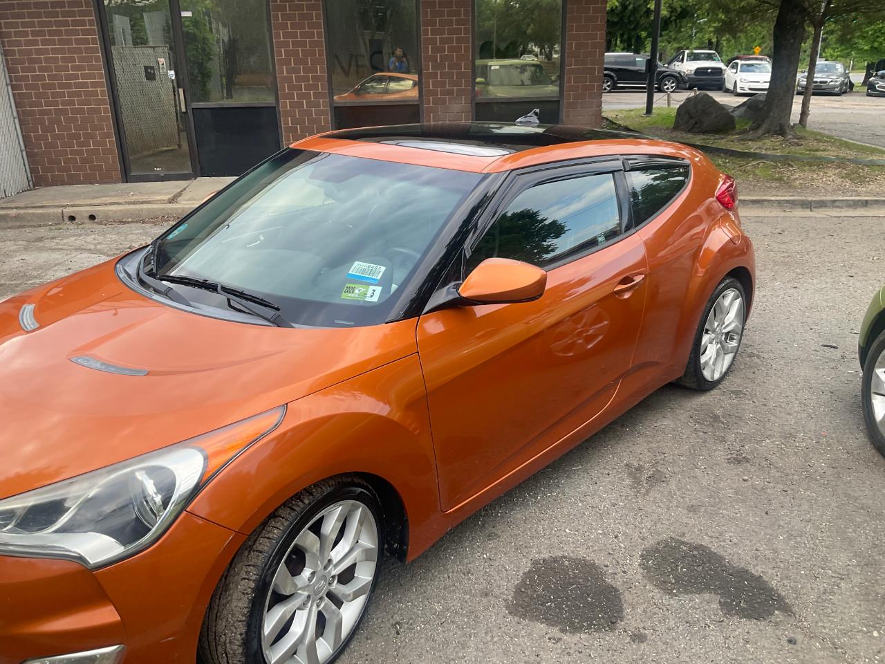 Hyundai Veloster 3dr Cpe Man w/Black Int 2012
