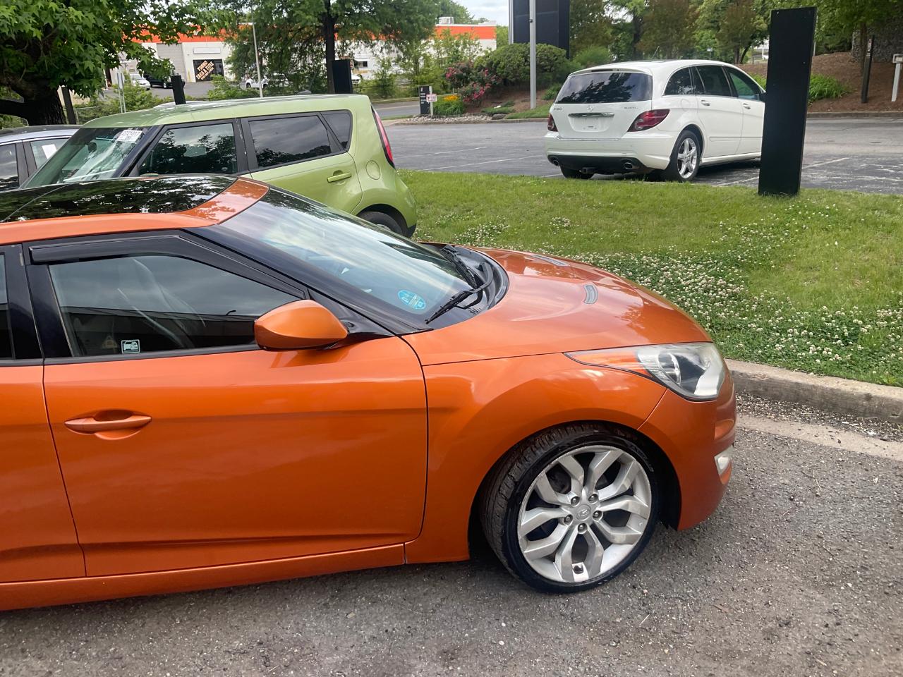 Hyundai Veloster 3dr Cpe Man w/Black Int 2012