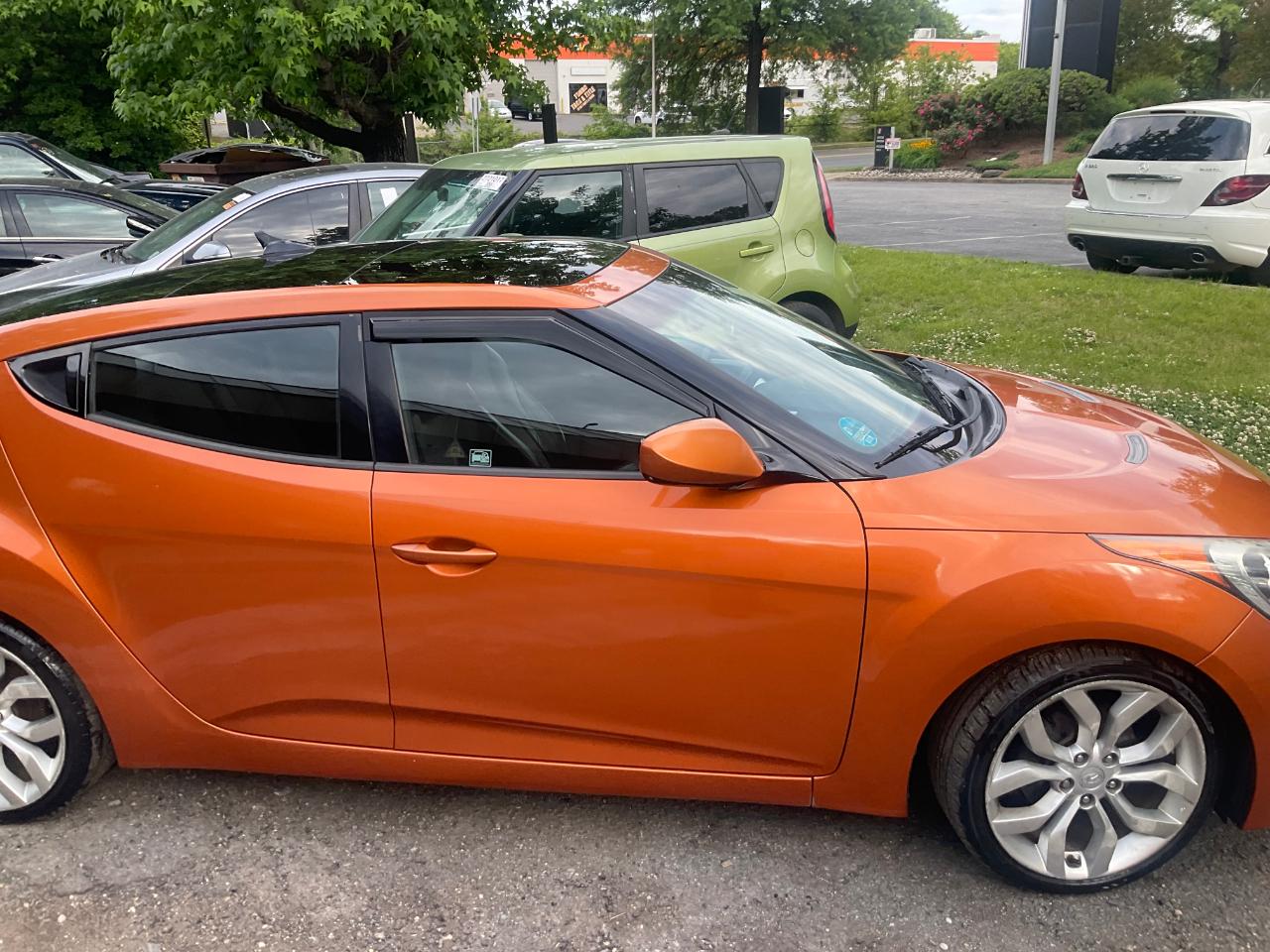 Hyundai Veloster 3dr Cpe Man w/Black Int 2012
