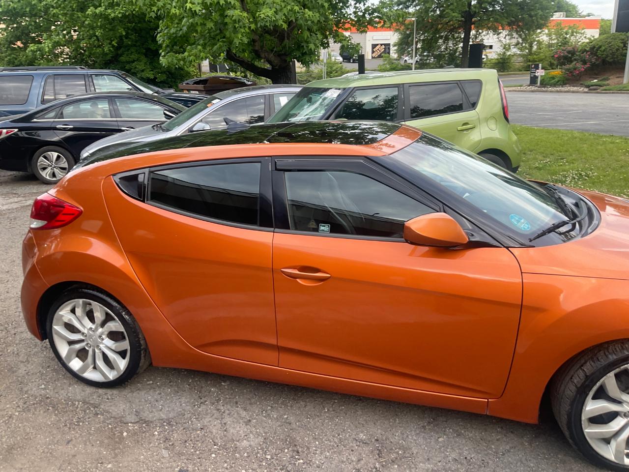 Hyundai Veloster 3dr Cpe Man w/Black Int 2012