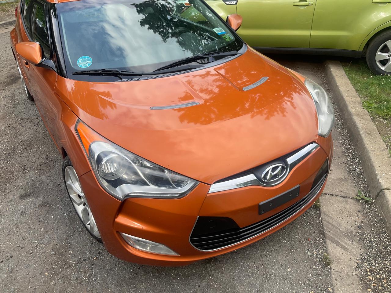 Hyundai Veloster 3dr Cpe Man w/Black Int 2012