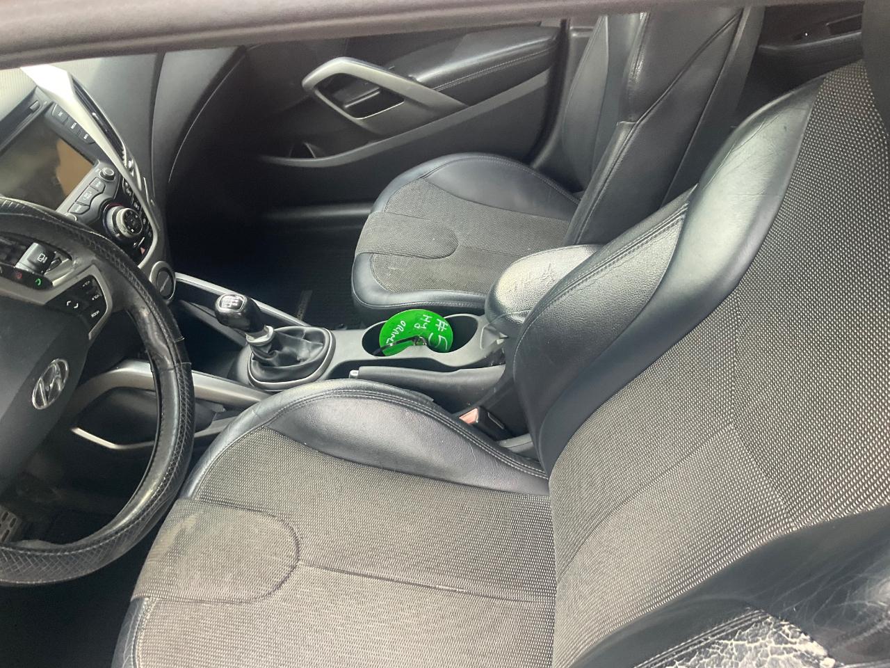 Hyundai Veloster 3dr Cpe Man w/Black Int 2012