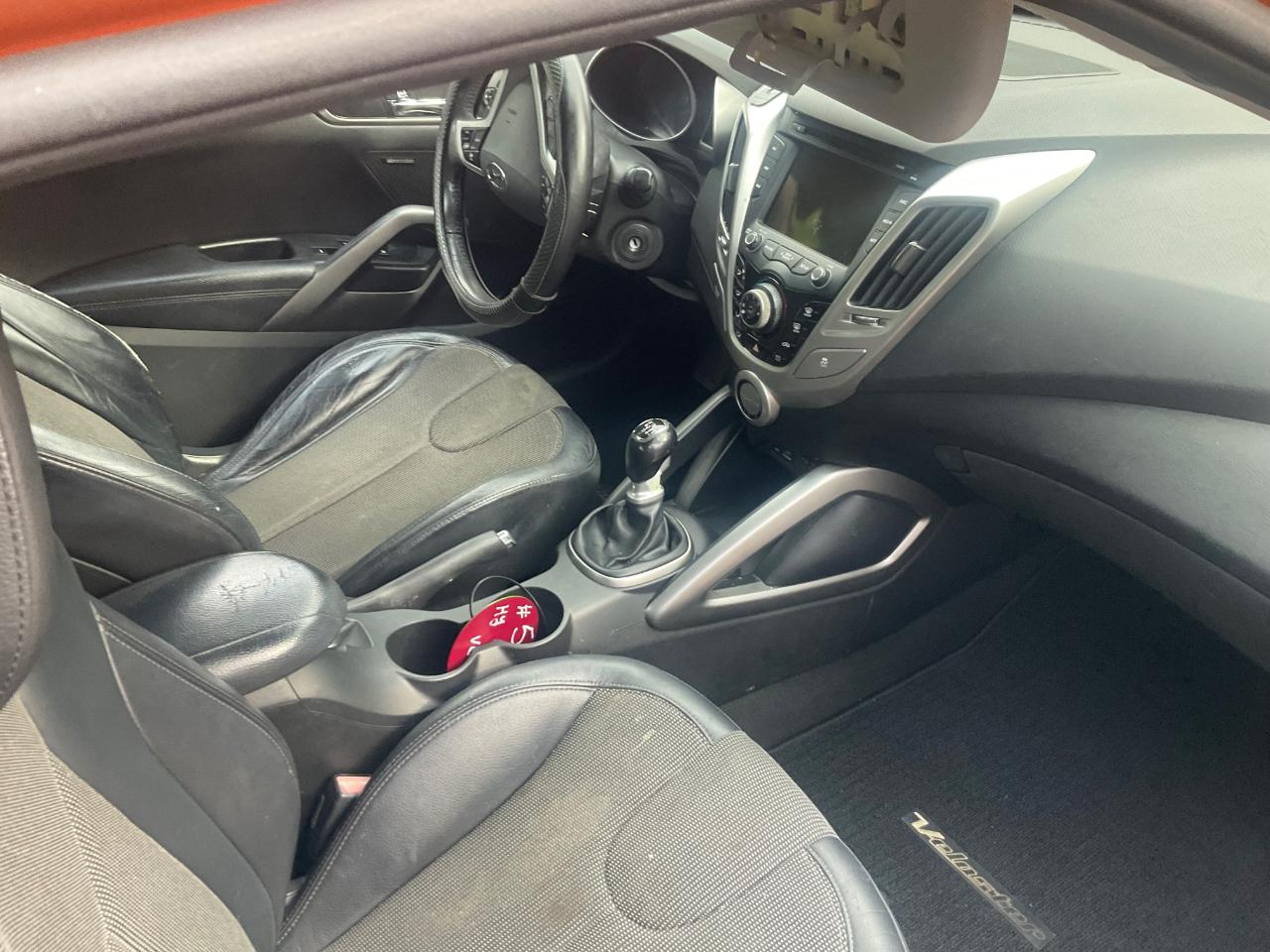 Hyundai Veloster 3dr Cpe Man w/Black Int 2012