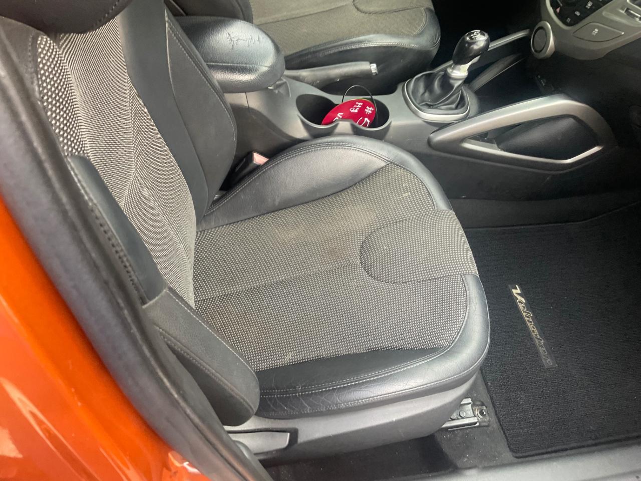 Hyundai Veloster 3dr Cpe Man w/Black Int 2012