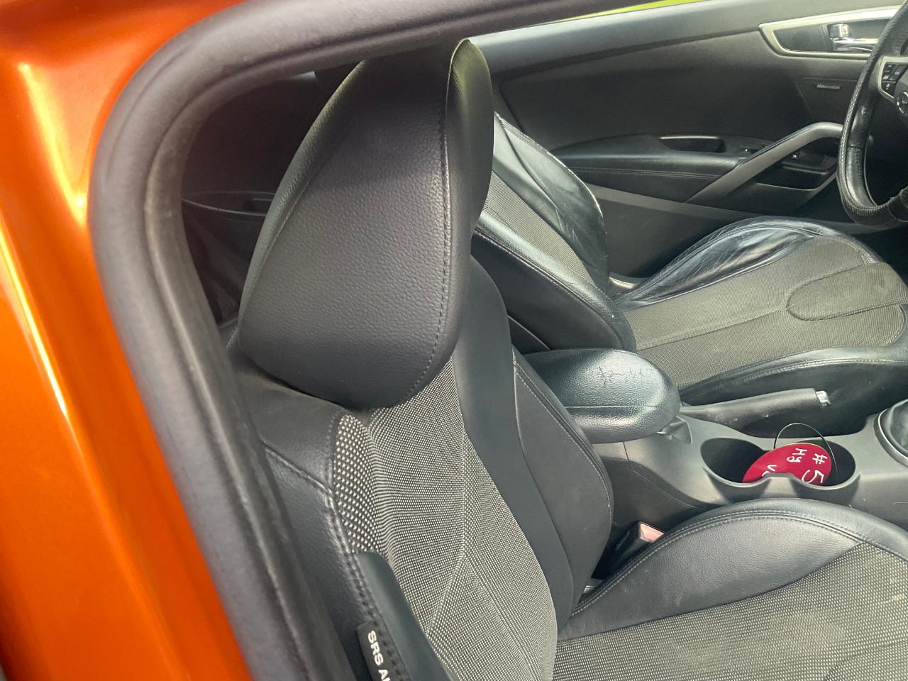 Hyundai Veloster 3dr Cpe Man w/Black Int 2012