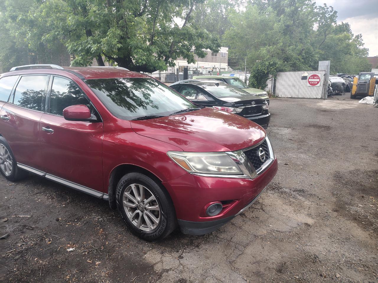 Nissan Pathfinder 2WD 4dr SV 2014