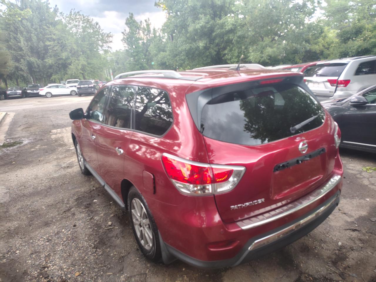 Nissan Pathfinder 2WD 4dr SV 2014