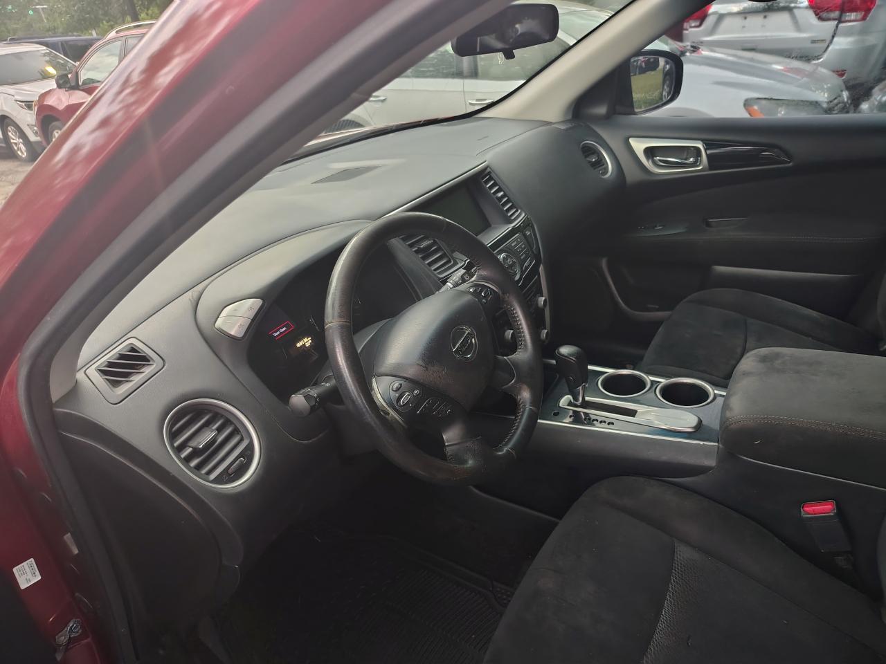 Nissan Pathfinder 2WD 4dr SV 2014
