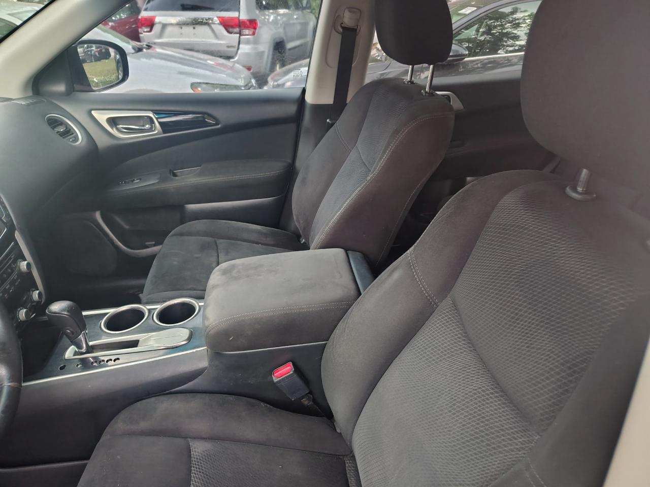 Nissan Pathfinder 2WD 4dr SV 2014