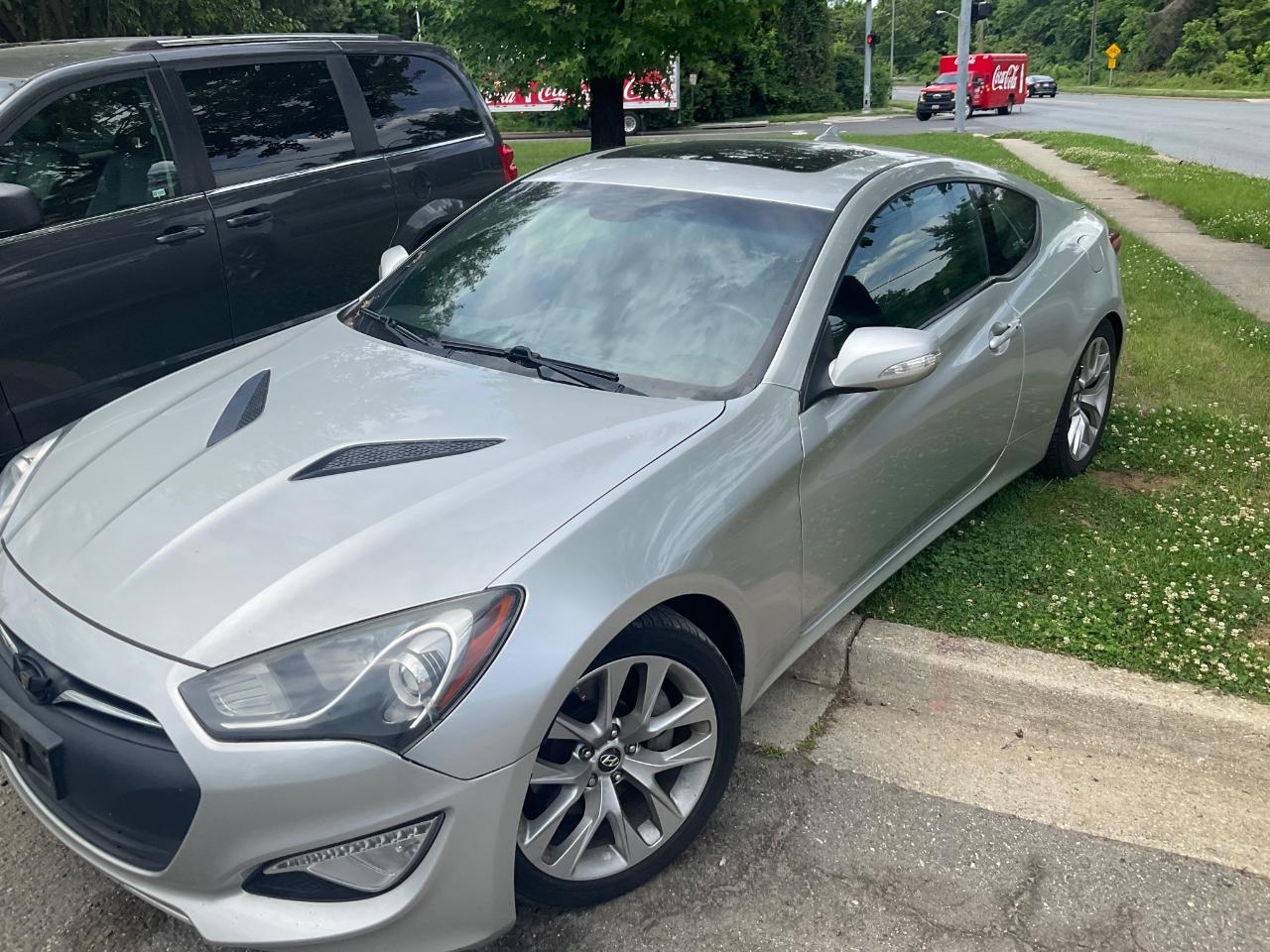 Hyundai Genesis Coupe 2dr V6 3.8L Auto Grand Touring w/Blk Lth 2013
