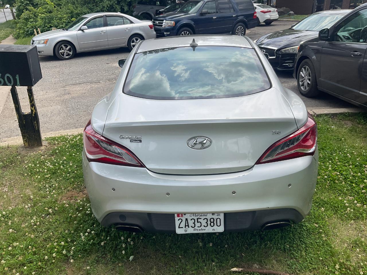 Hyundai Genesis Coupe 2dr V6 3.8L Auto Grand Touring w/Blk Lth 2013