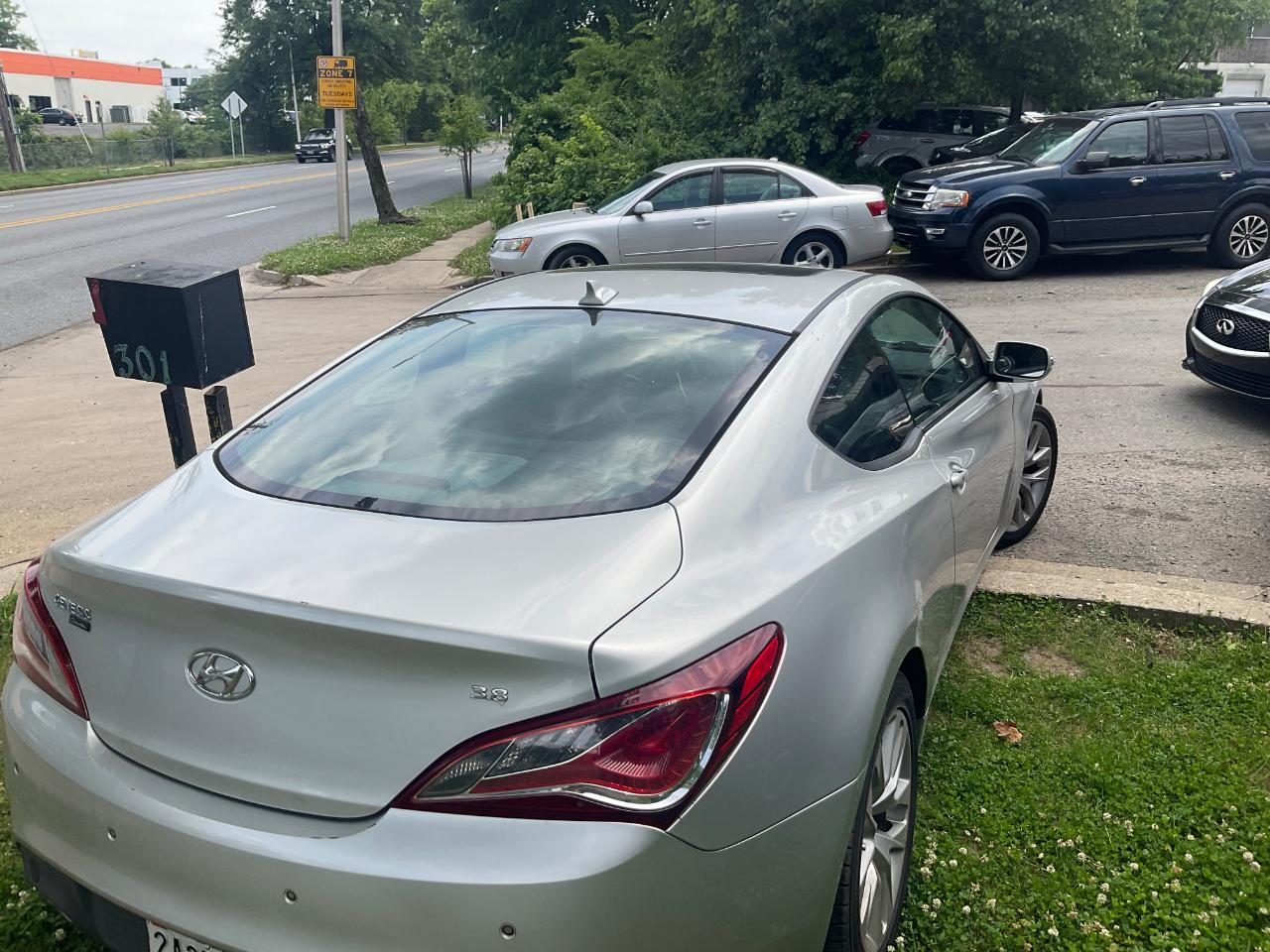 Hyundai Genesis Coupe 2dr V6 3.8L Auto Grand Touring w/Blk Lth 2013