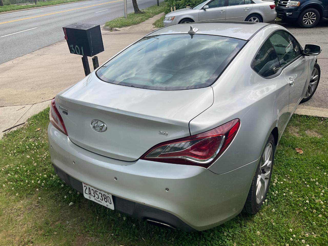 Hyundai Genesis Coupe 2dr V6 3.8L Auto Grand Touring w/Blk Lth 2013