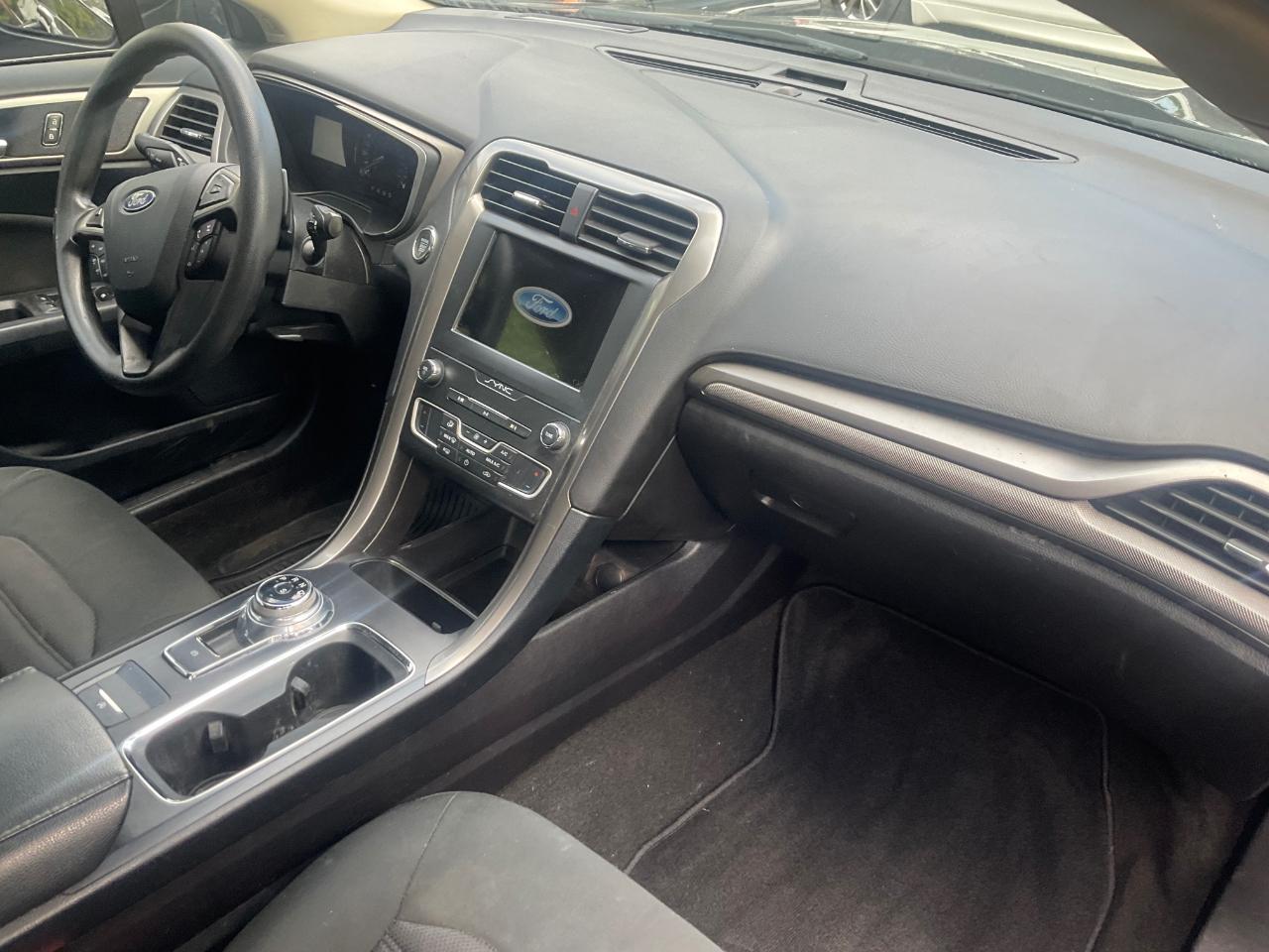 Ford Fusion SE FWD 2019