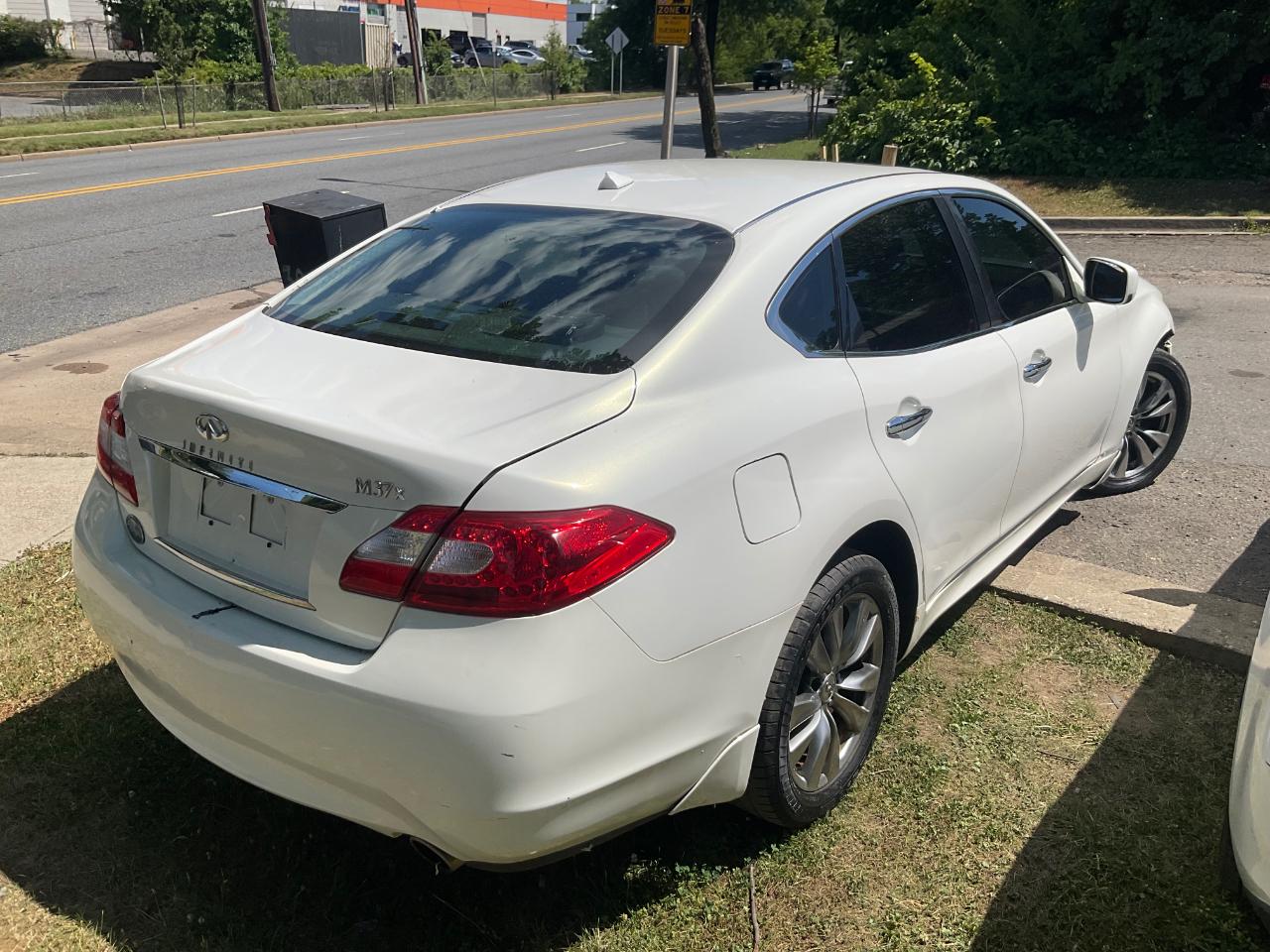 Infiniti M37 4dr Sdn AWD 2012