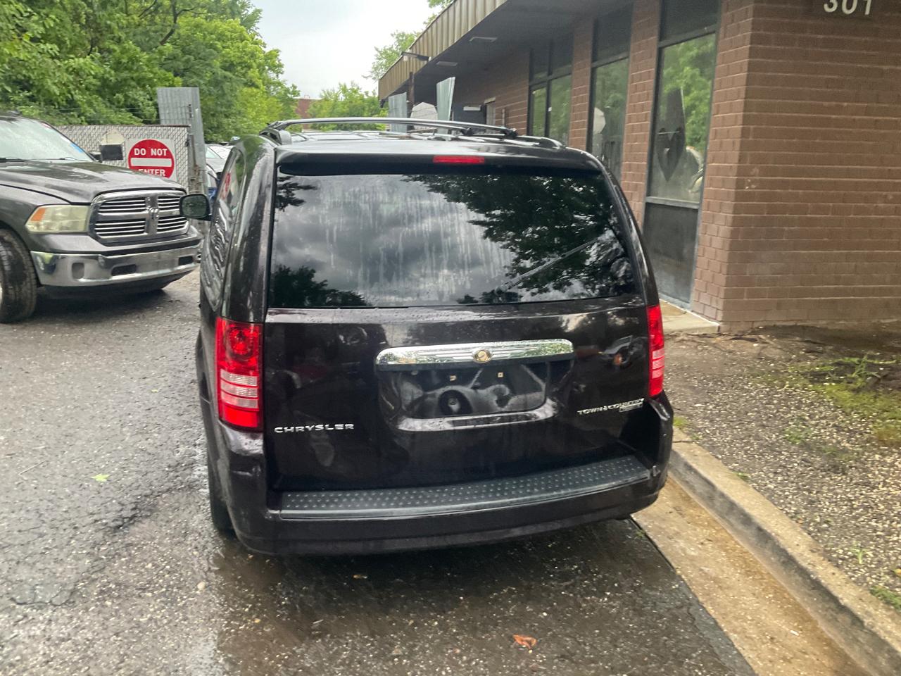 Chrysler Town & Country 4dr Wgn Touring Plus 2010