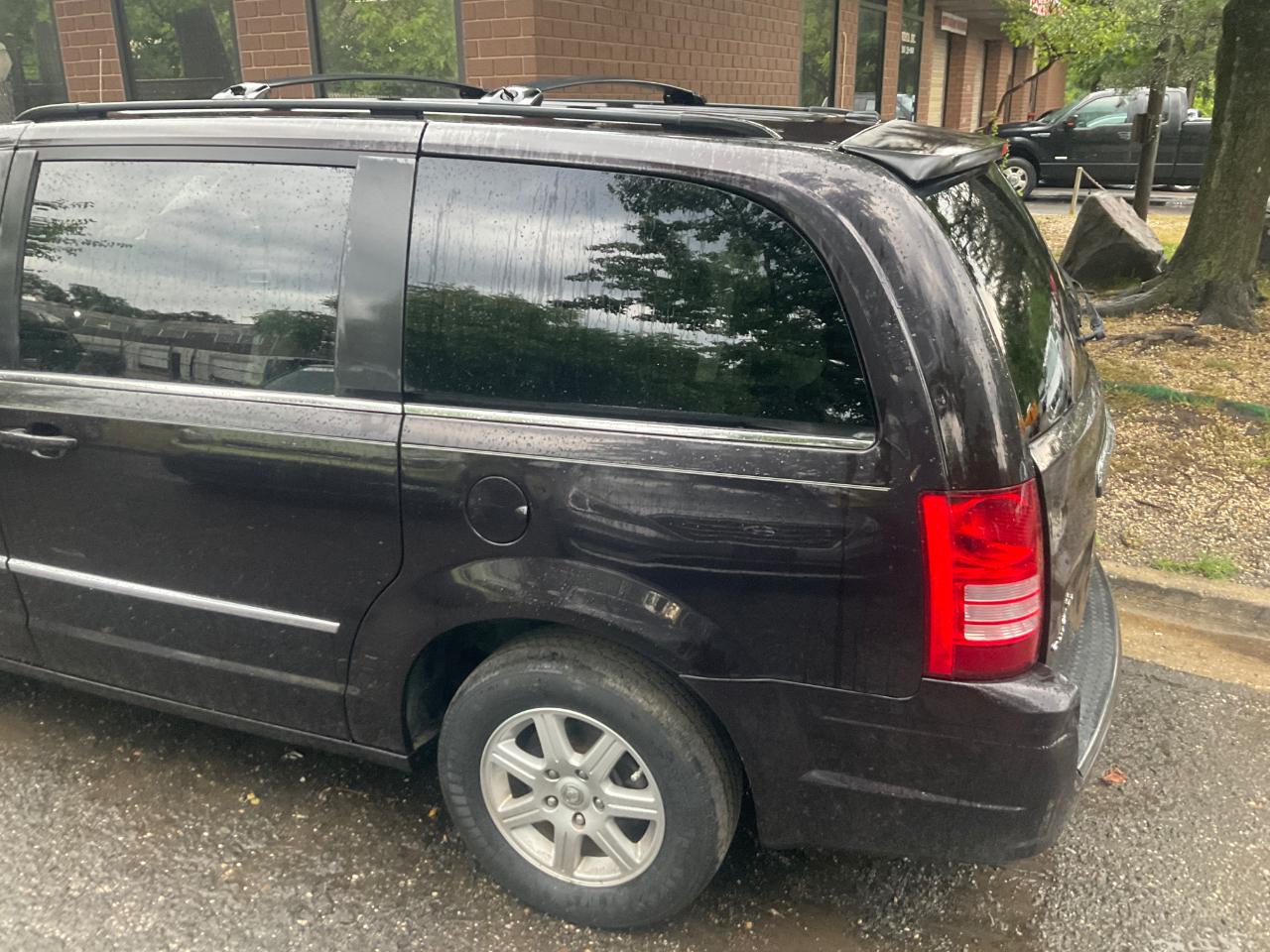 Chrysler Town & Country 4dr Wgn Touring Plus 2010