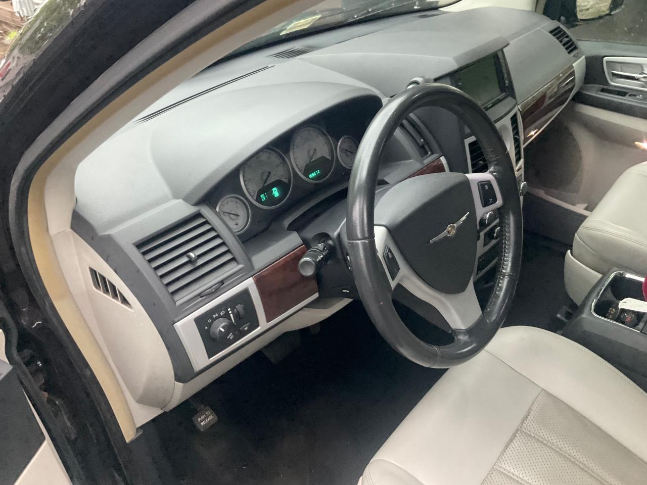 Chrysler Town & Country 4dr Wgn Touring Plus 2010