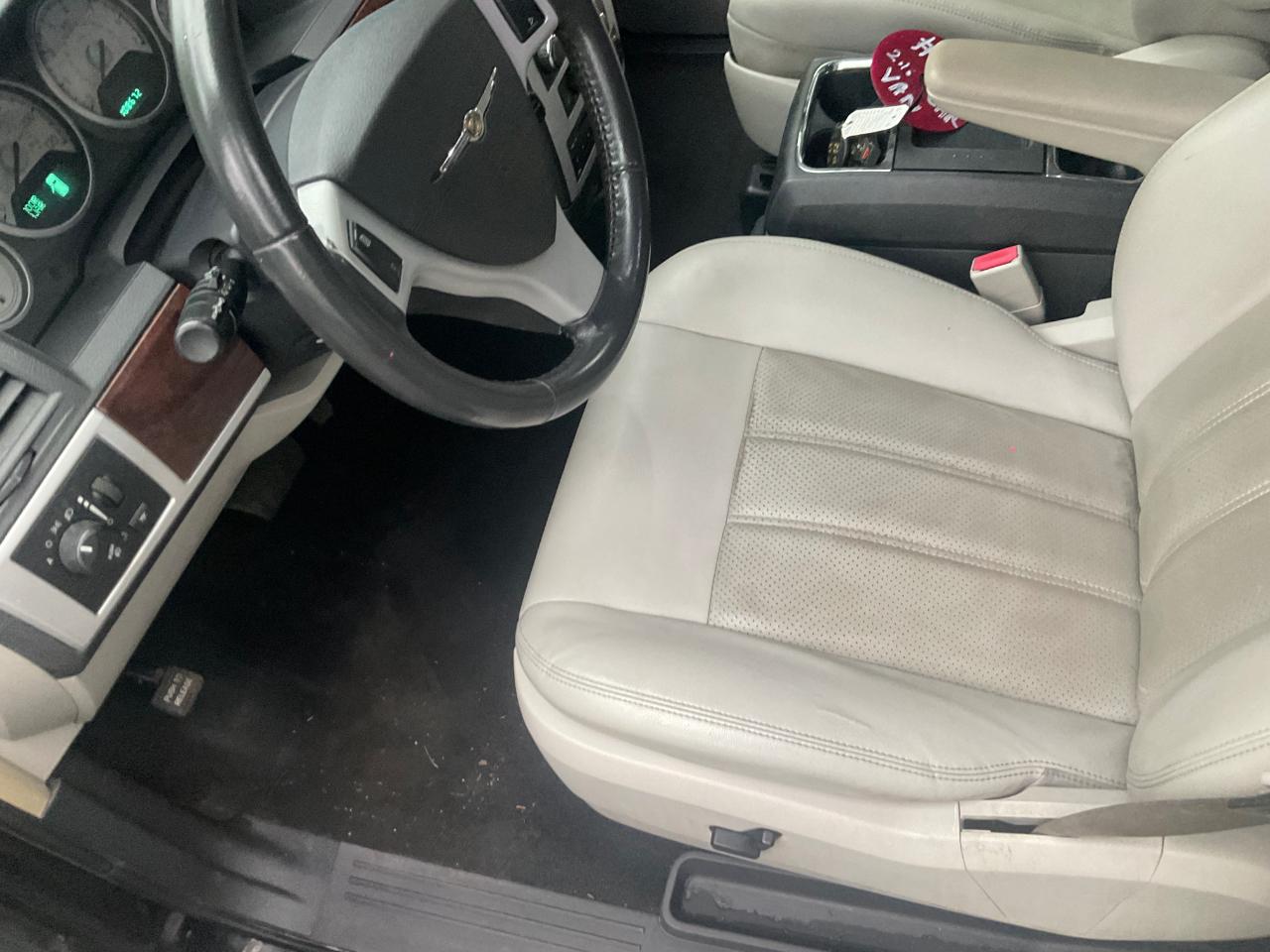 Chrysler Town & Country 4dr Wgn Touring Plus 2010