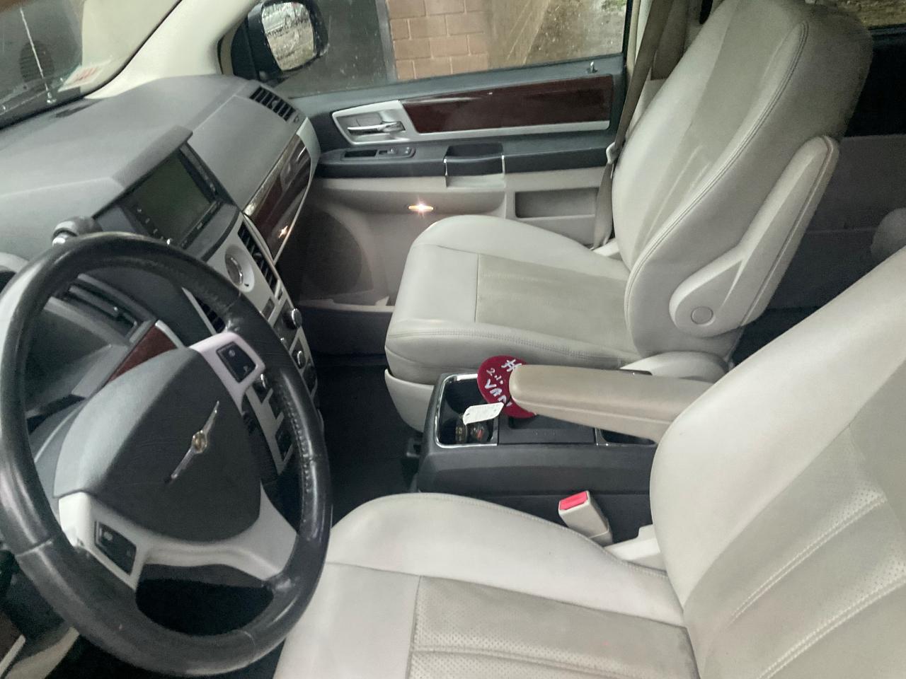 Chrysler Town & Country 4dr Wgn Touring Plus 2010