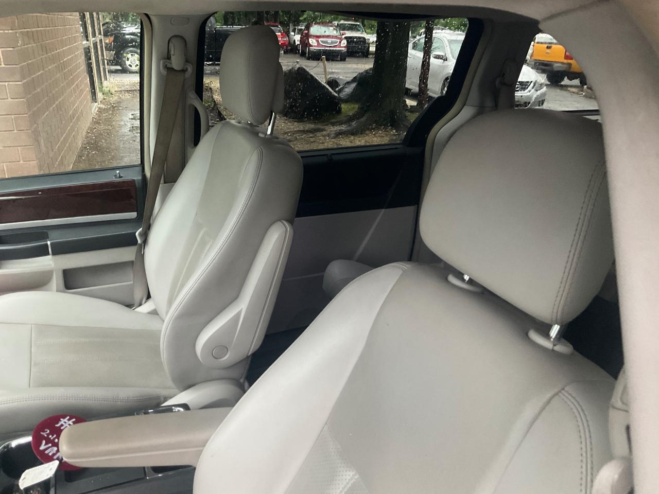 Chrysler Town & Country 4dr Wgn Touring Plus 2010